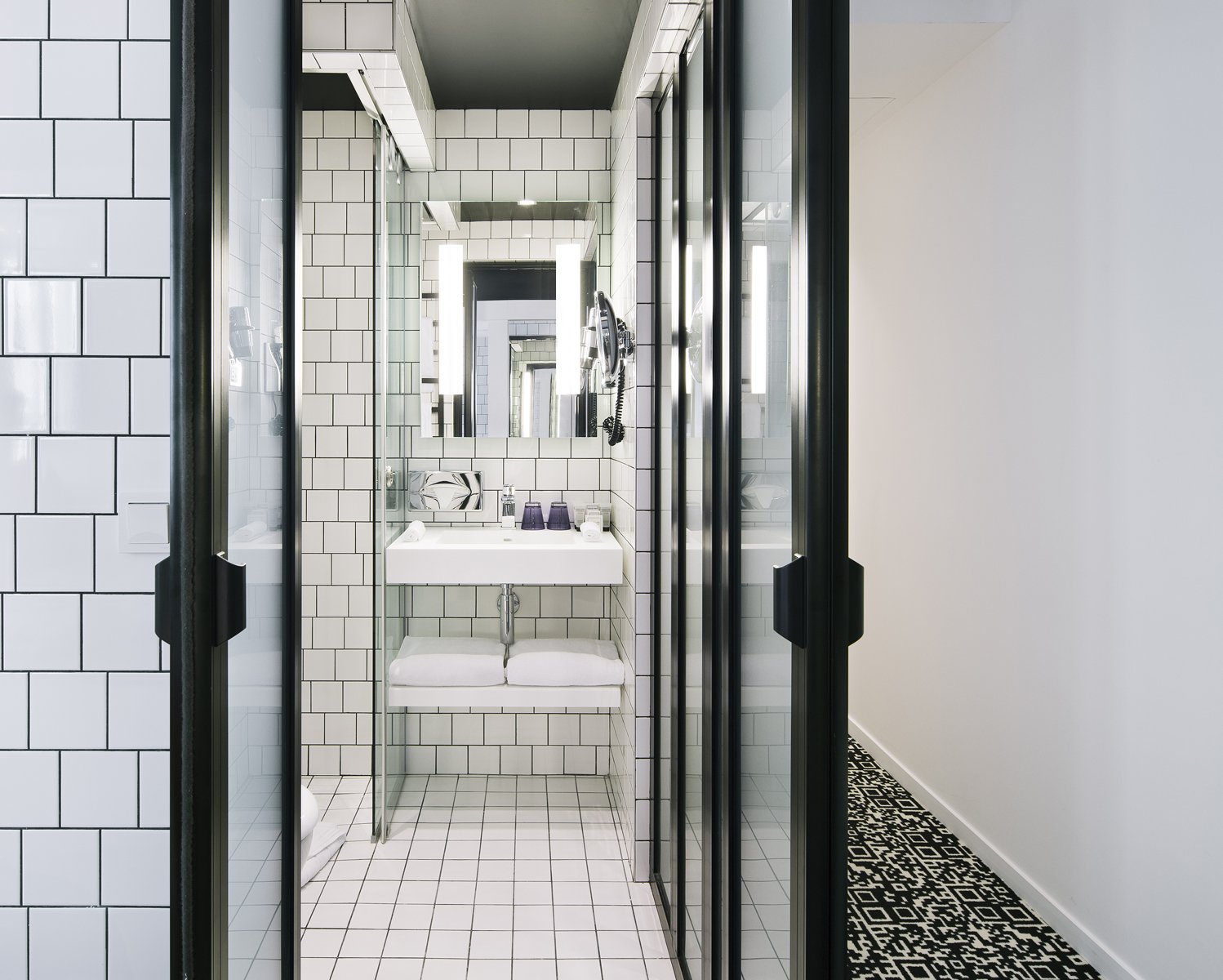 Best Western Premier Faubourg 88 Superior Room Bathroom